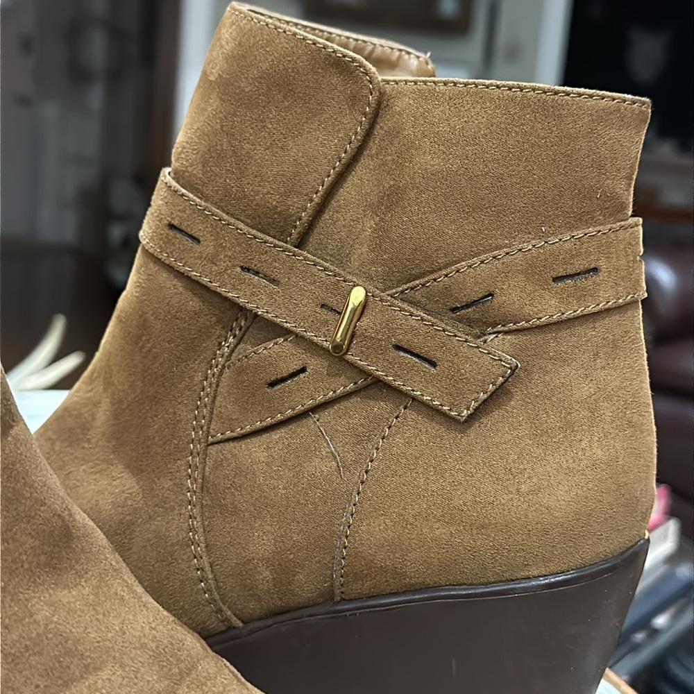 Naturalizer Women’s Jill Faux Suede Ankle Wedge Bootie, Light Brown Size 10 WIDE - Picture 12 of 16